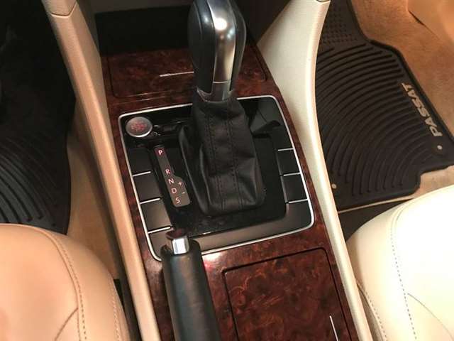 2012 Volkswagen Passat SEL 4dr Sedan 6A w/ Premium Package